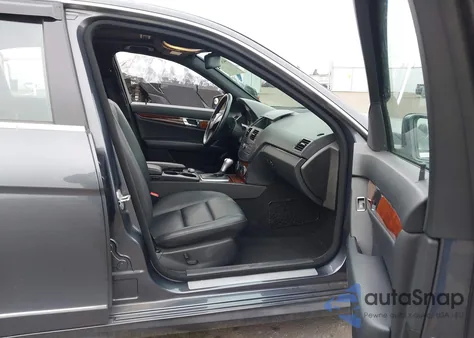 2011 Mercedes-Benz C 300 Sport 4Matic из США, поврежденный, VIN WDDGF8BB3BR134550